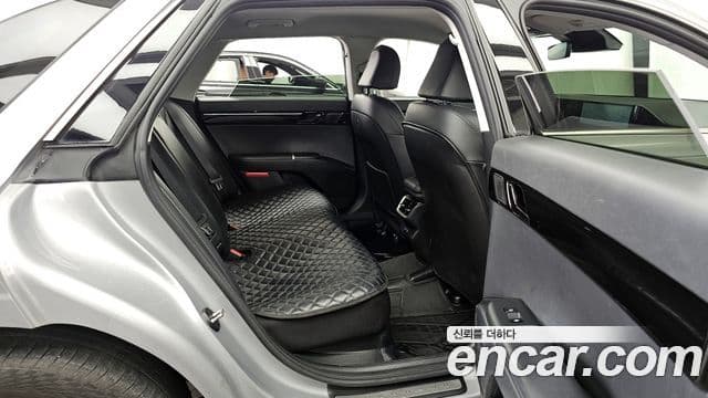 Hyundai Grandeur Hybrid 2023 — Photo 8/20