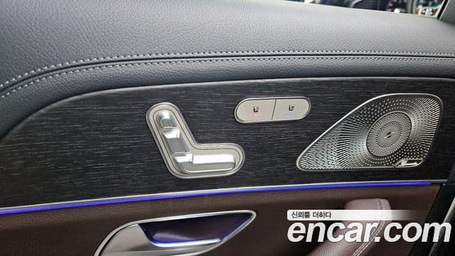 Mercedes-Benz GLS-Class 2022 — Photo 11/20