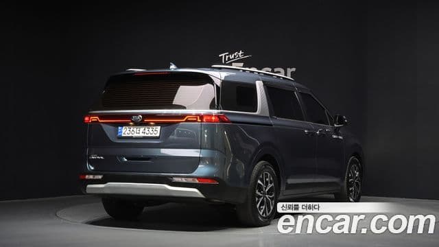 Kia Carnival 2021 — ფოტო 2/20