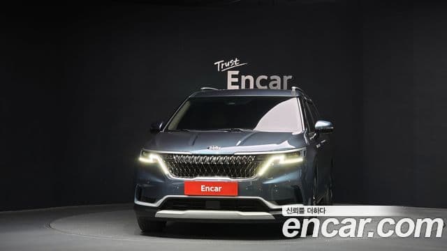 Kia Carnival 2021 — ფოტო 3/20