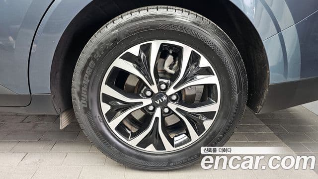 Kia Carnival 2021 — ფოტო 5/20