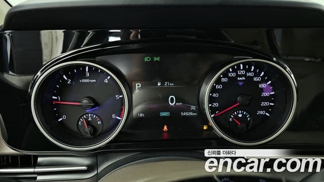 Kia Carnival 2021 — ფოტო 8/20