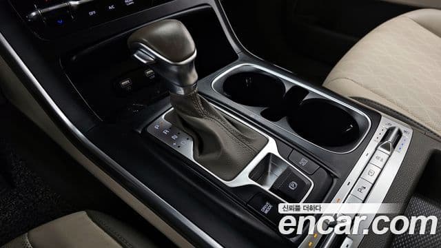Kia Carnival 2021 — ფოტო 9/20