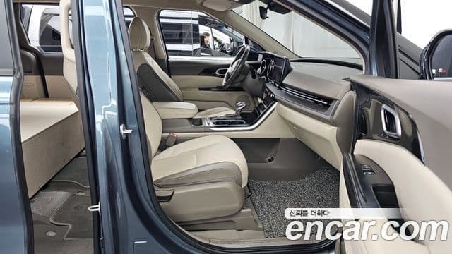 Kia Carnival 2021 — ფოტო 11/20
