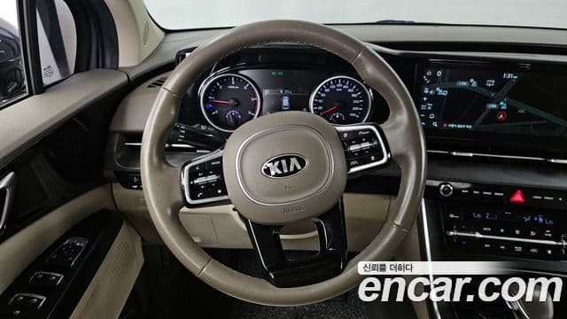 Kia Carnival 2021 — ფოტო 13/20