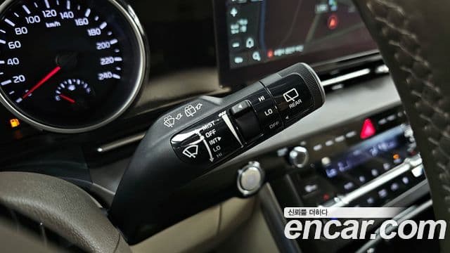 Kia Carnival 2021 — ფოტო 19/20