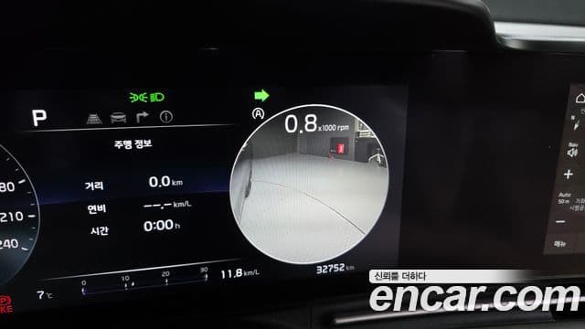 Kia Carnival 2021 — Фото 17/20