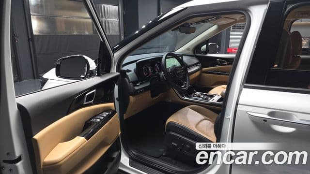 Kia Carnival 2023 — ფოტო 10/20
