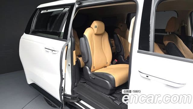 Kia Carnival 2023 — ფოტო 12/20