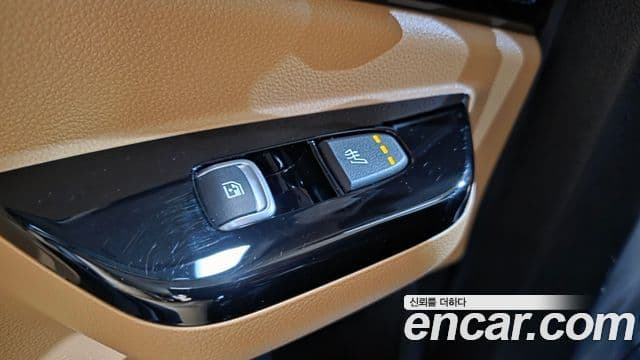 Kia Carnival 2023 — ფოტო 18/20