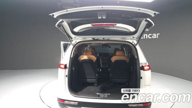 Kia Carnival 2023 — ფოტო 20/20