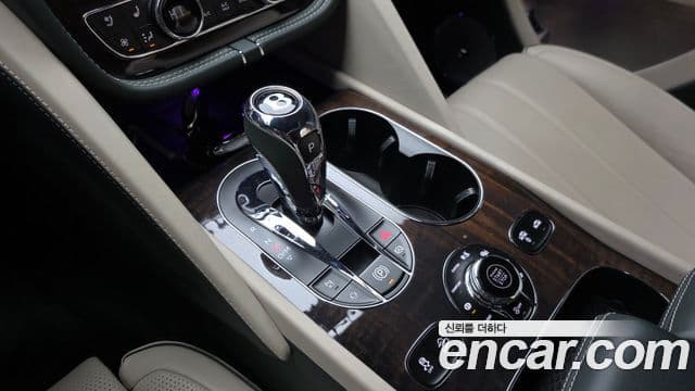 Bentley Bentayga 2024 — Şəkil 9/20