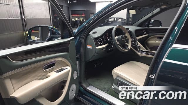 Bentley Bentayga 2024 — Şəkil 10/20