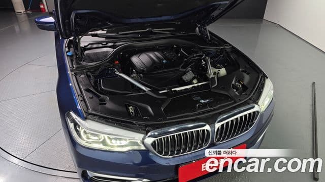 BMW 5 Series 2020 — ფოტო 6/20