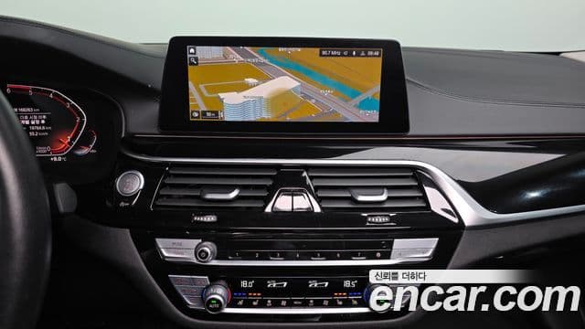 BMW 5 Series 2020 — ფოტო 14/20