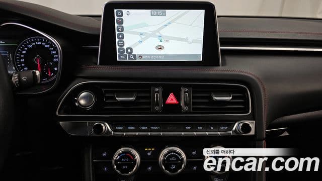 Genesis G70 2019 — Photo 16/20