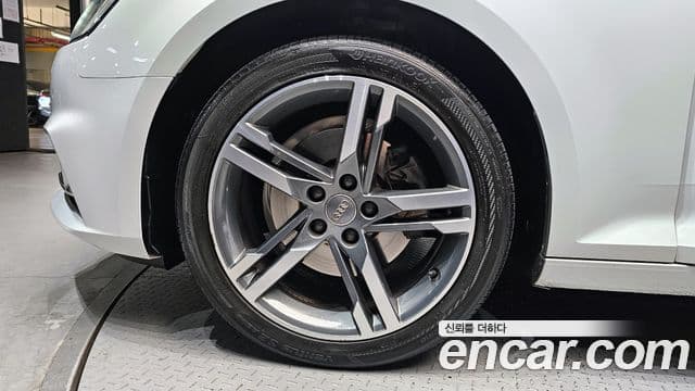 Audi A4 2019 — ფოტო 5/20