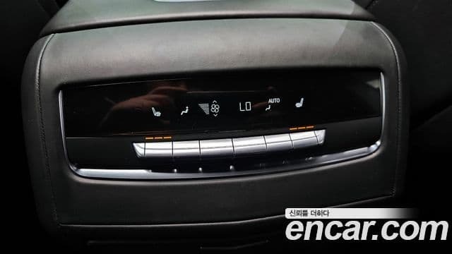 Cadillac Escalade 2022 — ფოტო 17/20