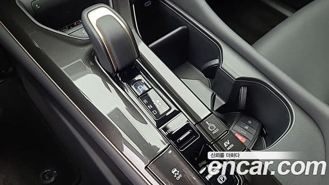 Toyota Crown Crossover 2024 — ფოტო 6/18