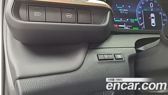 Toyota Crown Crossover 2024 — ფოტო 15/18