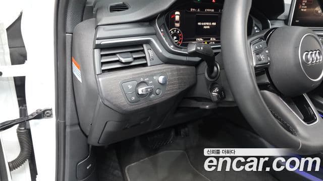 Audi A4 2019 — ფოტო 13/20