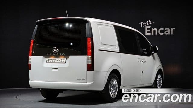 Hyundai Staria 2022 — ფოტო 2/20