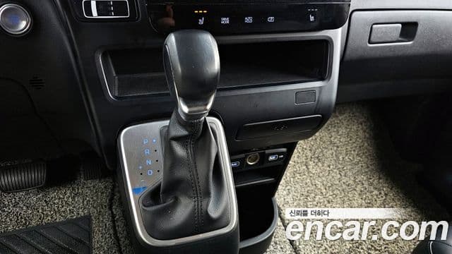 Hyundai Staria 2022 — ფოტო 9/20