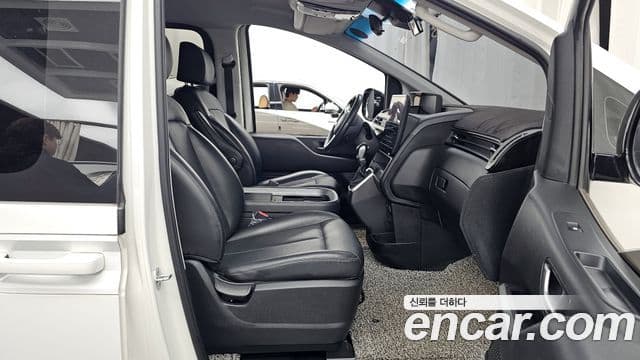 Hyundai Staria 2022 — ფოტო 11/20