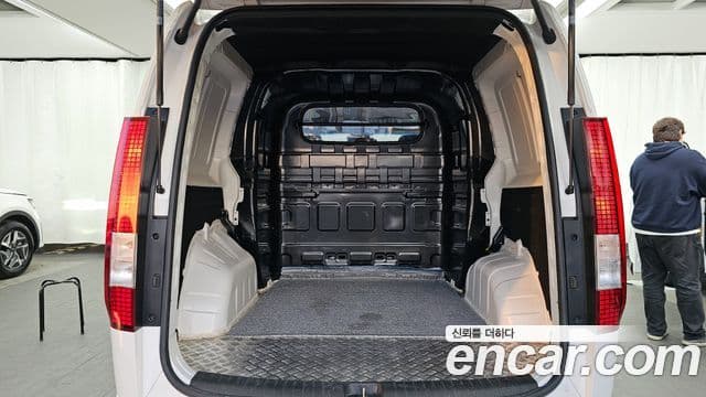 Hyundai Staria 2022 — ფოტო 20/20