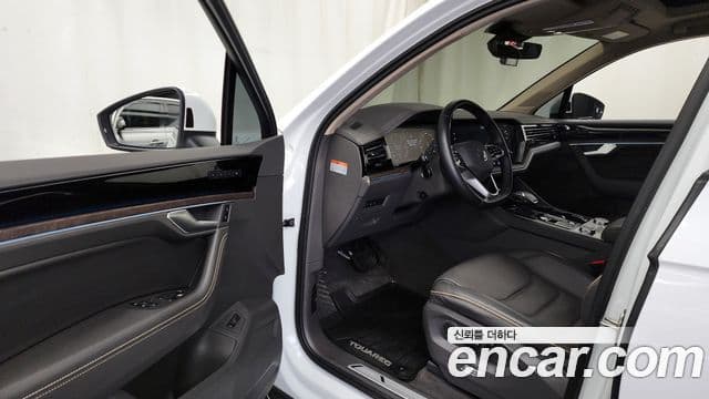 Volkswagen Touareg 2023 — Şəkil 9/20