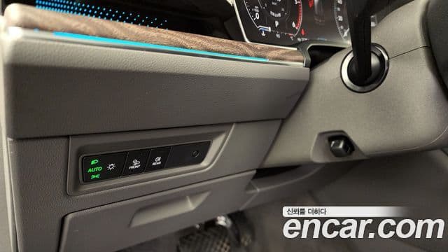 Volkswagen Touareg 2023 — Şəkil 15/20