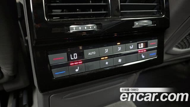 Volkswagen Touareg 2023 — Şəkil 18/20