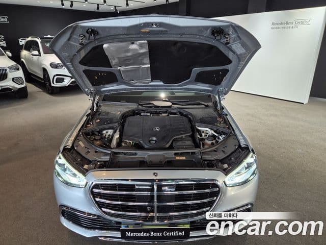 Mercedes-Benz S-Class 2025 — Photo 4/19