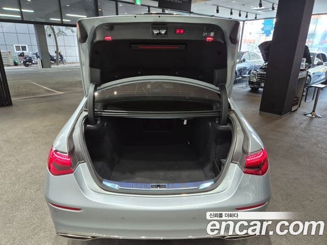 Mercedes-Benz S-Class 2025 — Photo 5/19