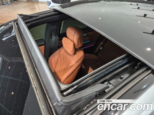 Mercedes-Benz S-Class 2025 — Photo 13/19