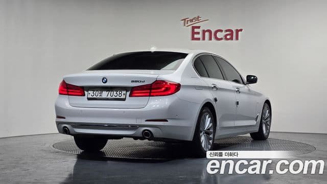 BMW 5 Series 2018 — Şəkil 9/20