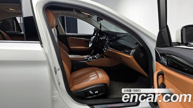 BMW 5 Series 2018 — Şəkil 17/20