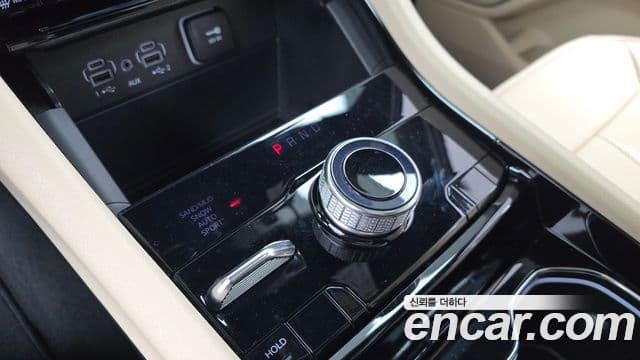 Jeep Grand Cherokee 2023 — ფოტო 8/20