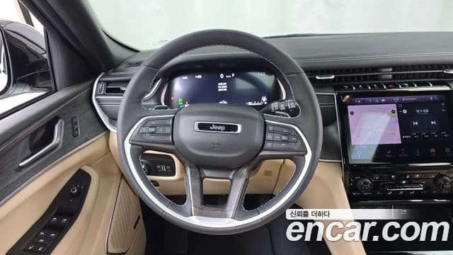 Jeep Grand Cherokee 2023 — ფოტო 13/20