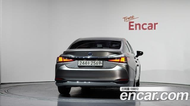 Lexus ES300h 2018 — ფოტო 4/20