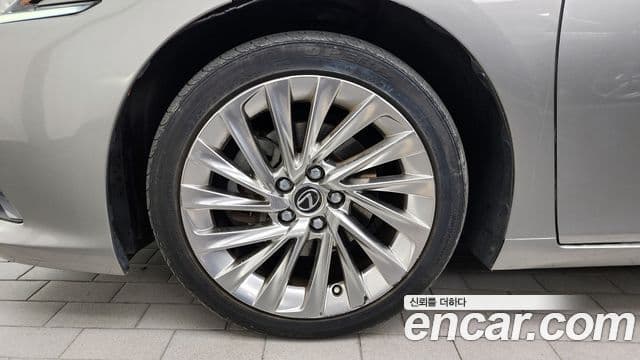 Lexus ES300h 2018 — ფოტო 5/20