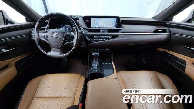 Lexus ES300h 2018 — ფოტო 7/20