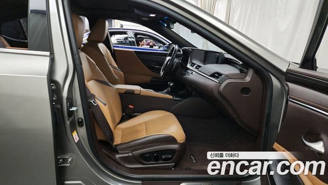Lexus ES300h 2018 — ფოტო 11/20