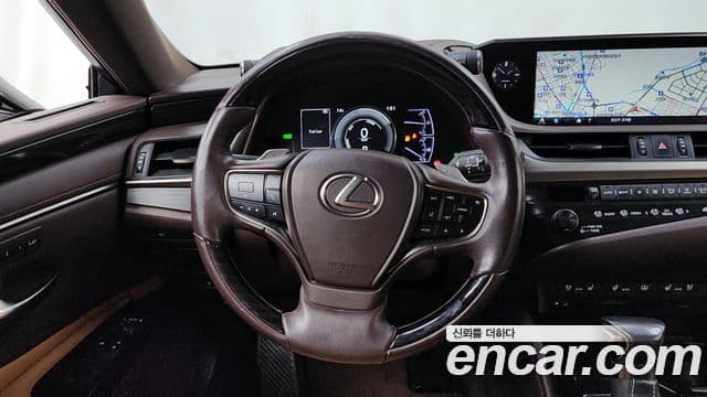 Lexus ES300h 2018 — ფოტო 13/20