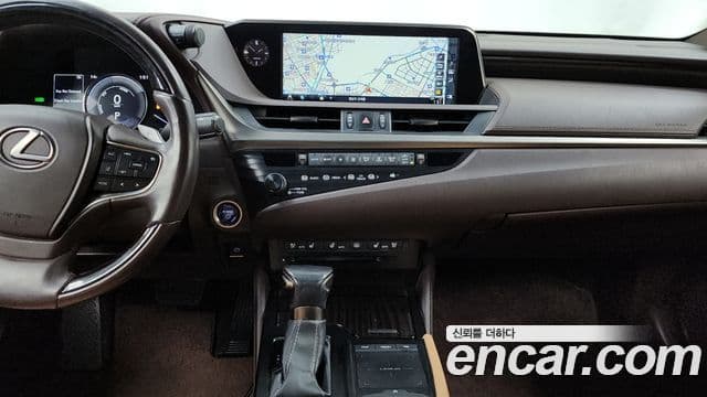 Lexus ES300h 2018 — ფოტო 14/20