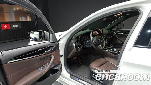 BMW 5 Series 2022 — Şəkil 10/20