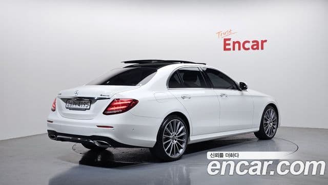 Mercedes-Benz E-Class 2019 — ფოტო 2/20