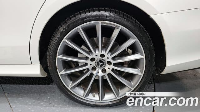 Mercedes-Benz E-Class 2019 — ფოტო 5/20