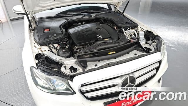 Mercedes-Benz E-Class 2019 — ფოტო 6/20
