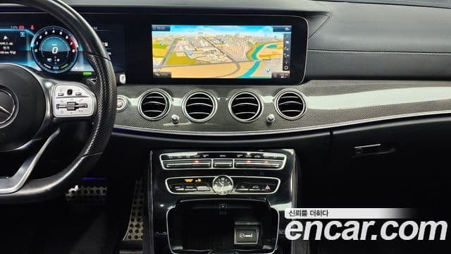 Mercedes-Benz E-Class 2019 — ფოტო 19/20